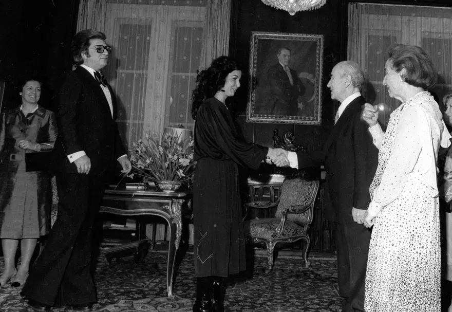 Vefatının 25'inci yılında az bilinen fotoğraflarıyla Zeki Müren 7 Vefatının 25'inci yılında az bilinen fotoğraflarıyla Zeki Müren 7