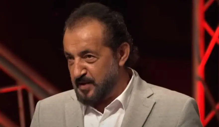 MasterChef jürisi Mehmet Yalçınkaya'nın eline ne oldu? Mehmet Şef elinin hikayesini ilk kez anlattı 2 MasterChef jürisi Mehmet Yalçınkaya'nın eline ne oldu? Mehmet Şef elinin hikayesini ilk kez anlattı 2