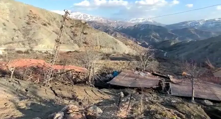 Depremin vurduğu mezrayı bu sefer de heyelan yuttu 5