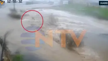 Bülent Kaptanoğlu'nun sele kapıldığı anlar