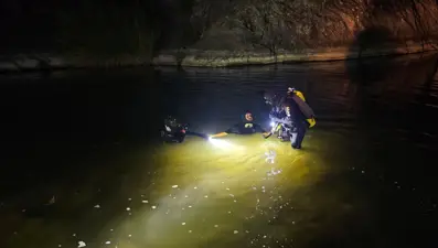 Çaya düşen kızını kurtarmak isterken boğuldu