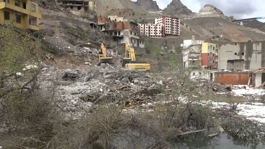 "AĞLAMAMAK ELDE DEĞİL" 5