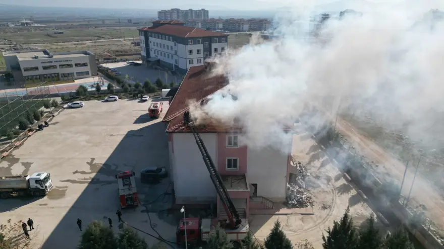 Okulda yangın paniği: Öğrenciler tahliye edildi 7