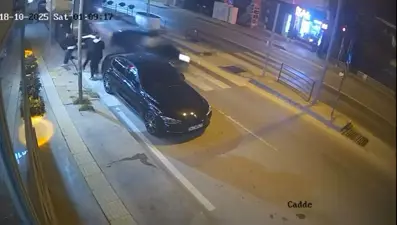 Yaya geçidinden geçerken ölümden döndüler