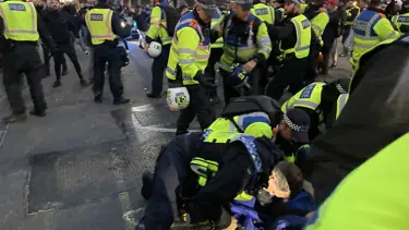 Londra'da iki farklı eylemde 126 kişi gözaltına alındı