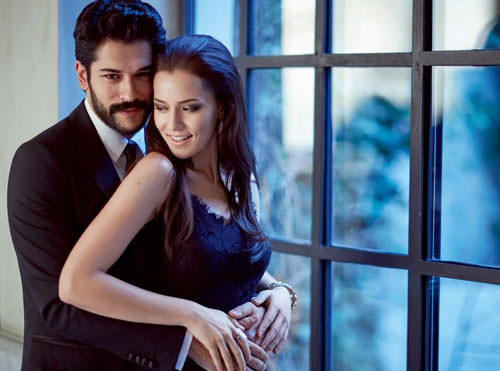 Burak Özçivit'ten Fahriye Evcen'e romantik jest