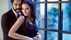 Burak Özçivit'ten Fahriye Evcen'e romantik jest Burak Özçivit'ten Fahriye Evcen'e romantik jest