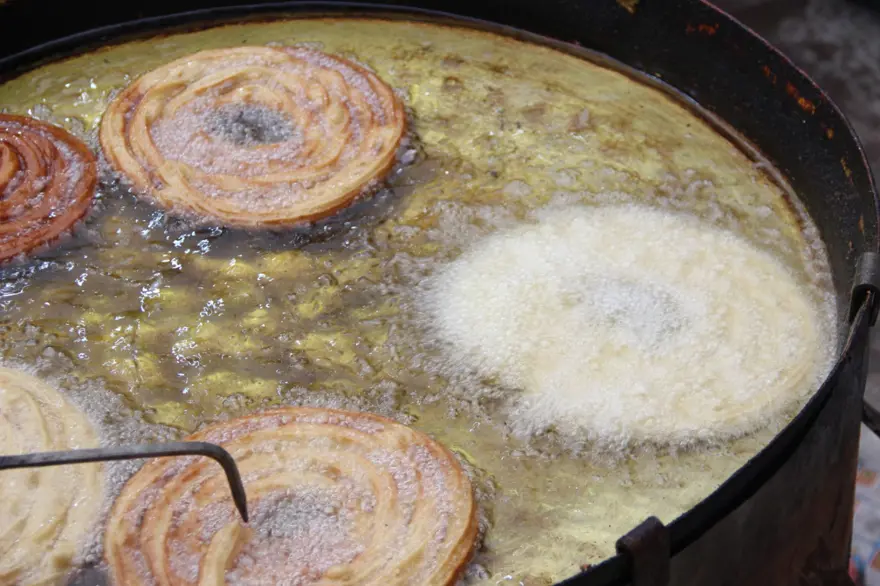 Nesilden nesille Ramazan ayına özel tatlı: 60 yıldır evinin avlusunda yapıyor 4