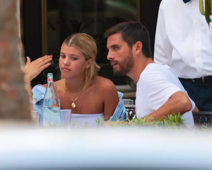 Scott Disick ile Sofia Richie dudak dudağa 