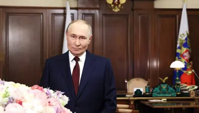 Putin'den 8 Mart mesajı: "Cazibenizle bizi tekrar tekrar kazanıyorsunuz"