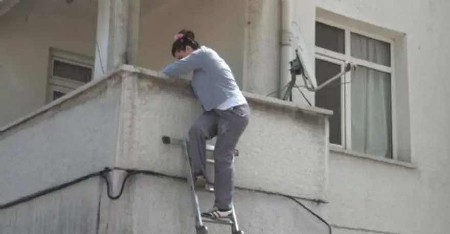 Gözünü kırpmadan ateşe daldı 8 Gözünü kırpmadan ateşe daldı 8