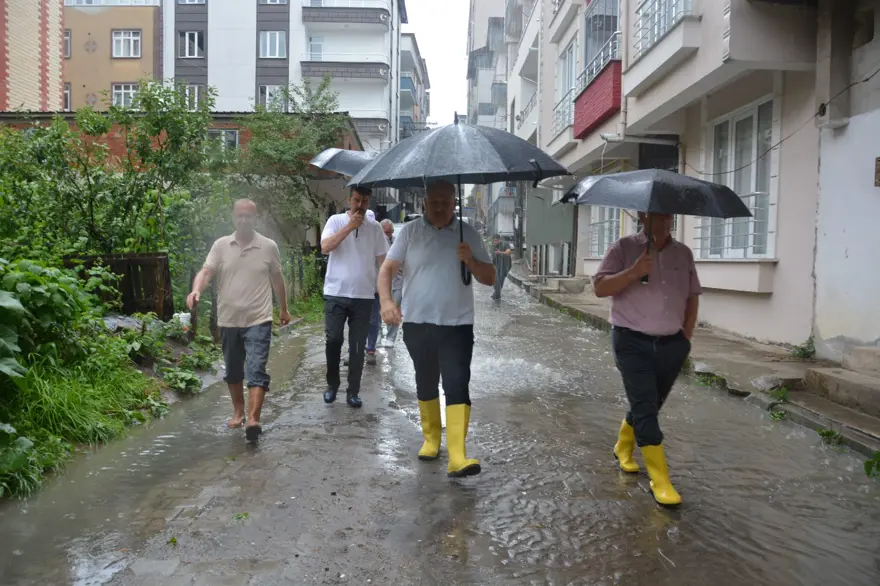 Ordu'da sokaklar sular altında kaldı! Aşırı yağışlar hayatı felç etti 