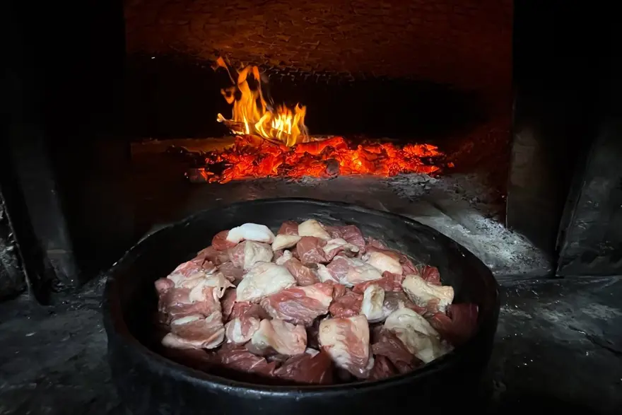 Erkeç etinin fırında 6 saatte lokuma dönüştüğü lezzet: Tavşanlı güveci 2