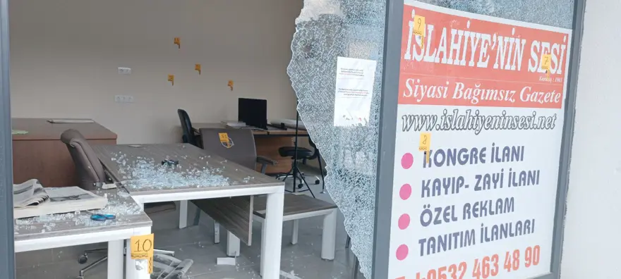 Gaziantep’te yerel gazetenin bürosu kurşunlandı Gaziantep’te yerel gazetenin bürosu kurşunlandı