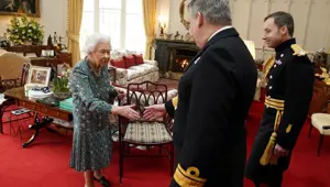 Sağlık durumu merak edilen Kraliçe Elizabeth ortaya çıktı