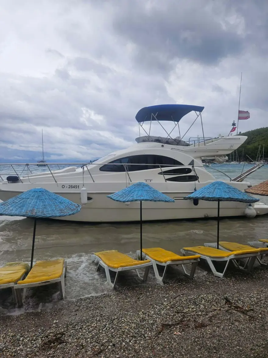 MUĞLA'DA MOTORYAT KARAYA OTURDU 7