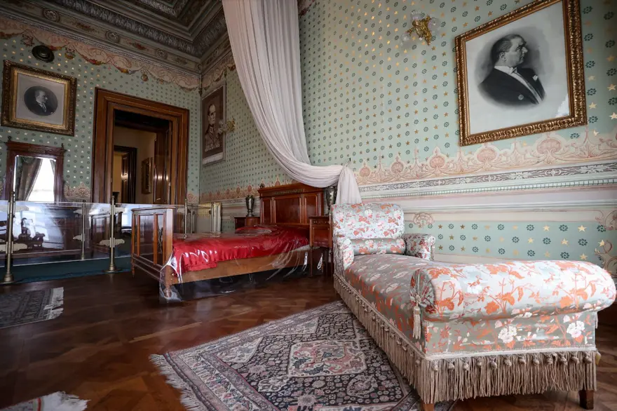 Dolmabahçe Sarayı'nın kullanıma açılışının 167'nci yılı 26