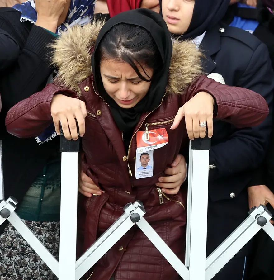 İki aylık evli şehit polis Tugay Can Kızılırmak'a veda 6
