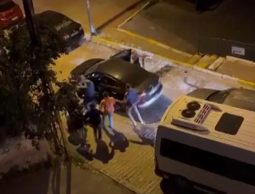 SERVİSTEN İNEN 7 KİŞİ SÜRÜCÜYE SALDIRDI 1