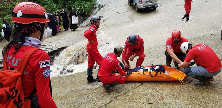 Rize'deki sel felaketinin hasarı gün ağarınca ortaya çıktı 15 Rize'deki sel felaketinin hasarı gün ağarınca ortaya çıktı 15
