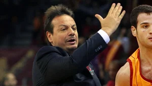 Ergin Ataman'ın tokat attığı oyuncunun ailesi şikayette bulunacak Ergin Ataman'ın tokat attığı oyuncunun ailesi şikayette bulunacak