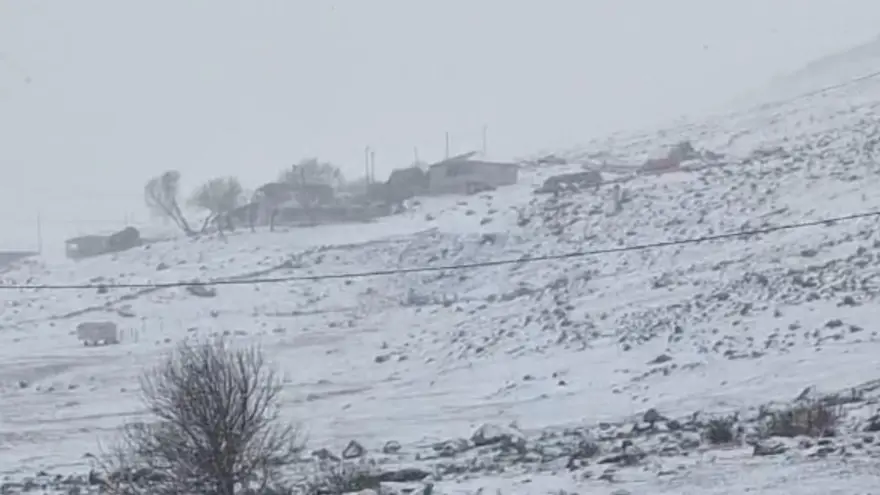 Yeni güne kar vetipiyle başladılar: Köyler beyaz örtüyle kaplandı 5