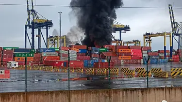 Deprem sonrası İskenderun Limanı'nda yangın