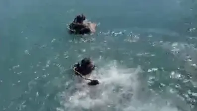 Kanala düşen cep telefonunu bulmak istedi, hayatından oldu