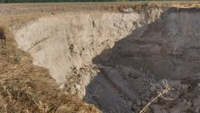 Konya’daki obruklara yenisi eklendi: 50 metre çapında, 40metre derinliğinde
