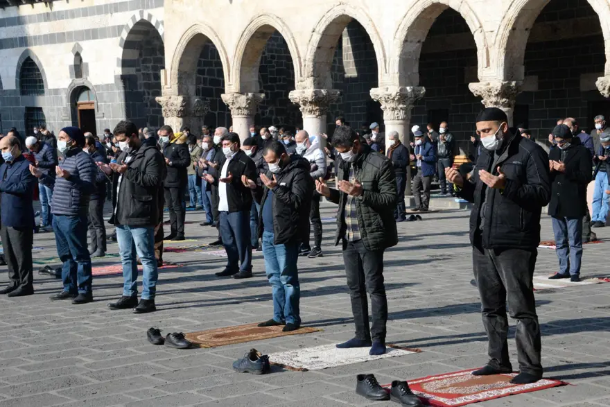 Cuma namazının ardından 'Yağmur duası' yapıldı 14