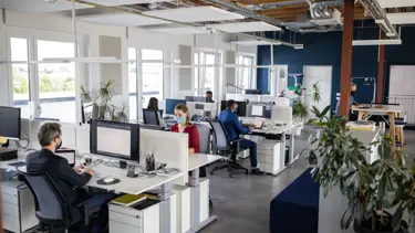 Atom Bank maaş kesintisi yapmadan dört günlük mesaiye geçti