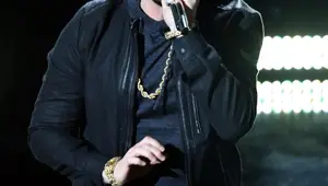 Eminem yeni şarkısında ırkçılara diss attı Eminem yeni şarkısında ırkçılara diss attı