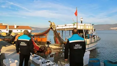 Yasak ağ ile avlanan balıklara el konuldu