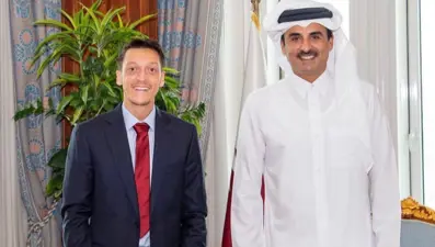 Katar Emiri Şeyh Temim, Mesut Özil'i kabul etti