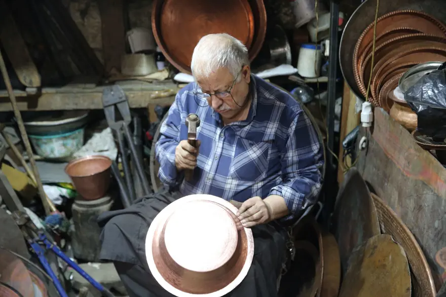 62 yıldır mesleğini yaşatmaya çalışıyor: "Bizden sonra bu işi yapacak kimse kalmadı" 1