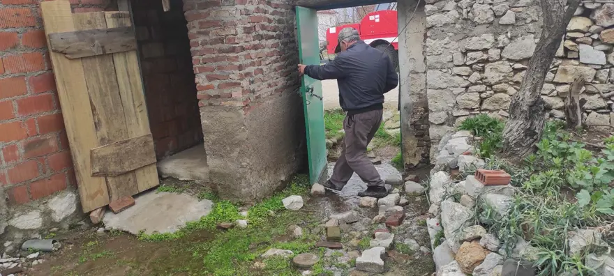 Kazdağları eteklerindeki köyün her yerinden su çıkıyor 6