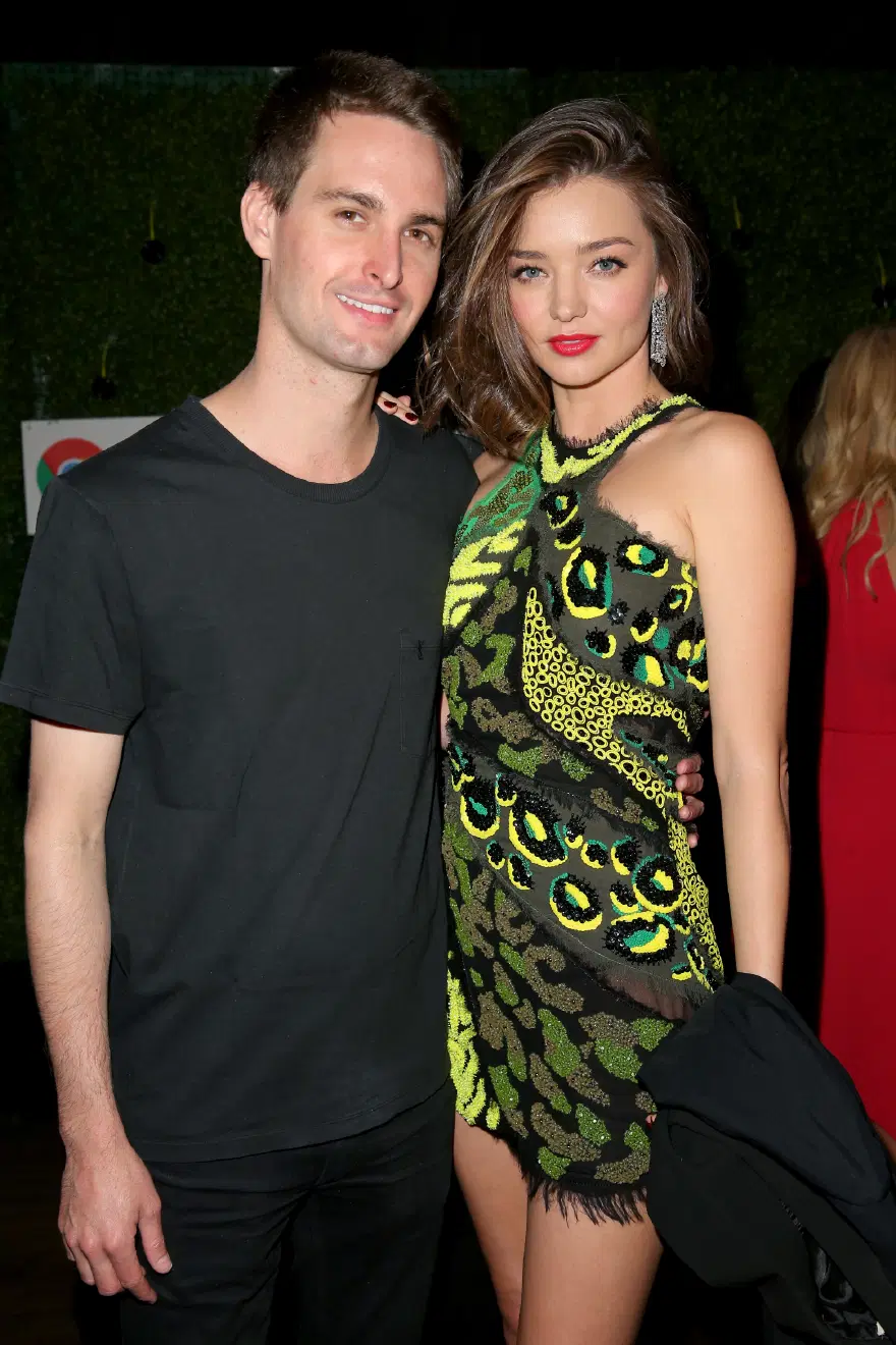 Miranda Kerr ile Snapchat’in kurucusu Evan Spiegel evlendi 1