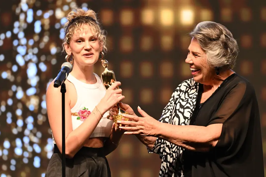 Altın Portakal görkemli bir törenle başladı: Onur Ödülü ve Başarı Ödülü sahiplerini buldu 16 Altın Portakal görkemli bir törenle başladı: Onur Ödülü ve Başarı Ödülü sahiplerini buldu 16