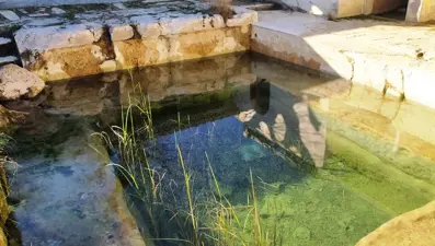 Hisarcık’taki tarihi Roma hamamının hali içler acısı