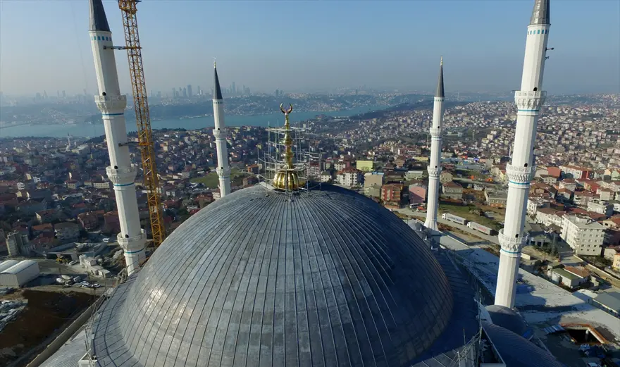 Çamlıca Camisi'nin alemi törenle yerleştirildi 1 Çamlıca Camisi'nin alemi törenle yerleştirildi 1