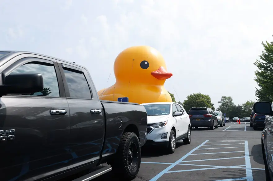 Dünyanın en büyük lastik ördeği New York'ta sergileniyor 3