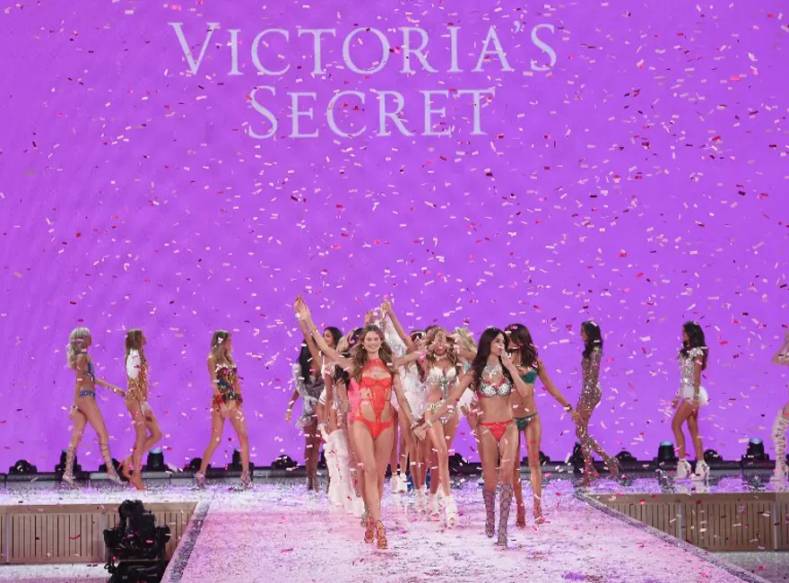 Victoria's Secret'ın yeni melekleri podyumda 27