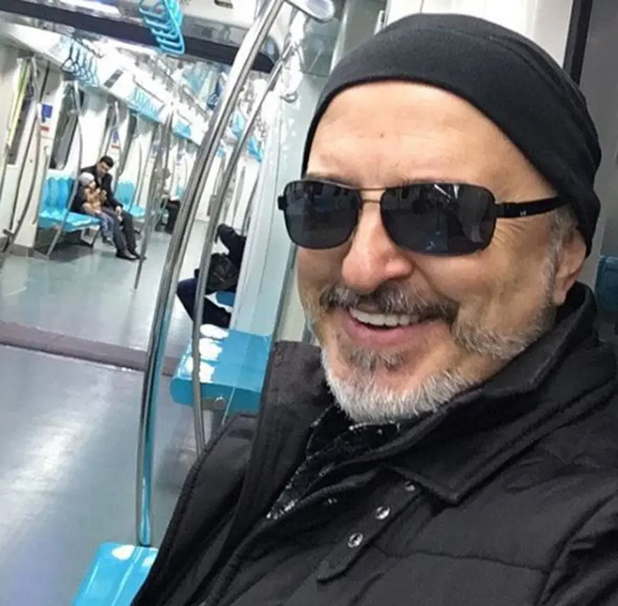 Oyuncu Merve Boluğur otobüste (Toplu taşıma kullanan ünlüler) 42