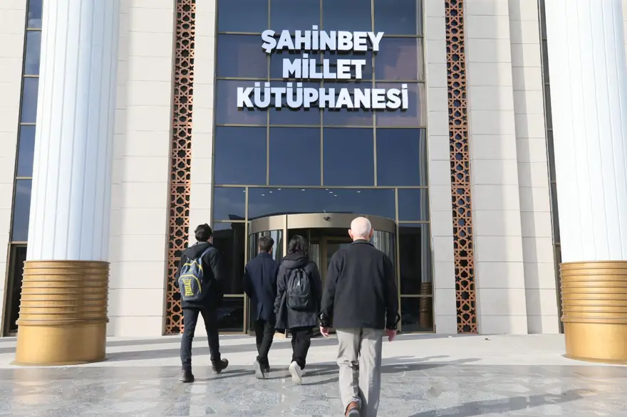 8 yaşında kitaplarla tanıştı, 71 yıldır okuma tutkusunu sürdürüyor 5