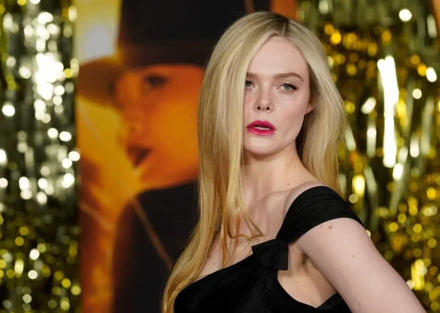 Margot Robbie ve Brad Pitt'in başrolünde olduğu 'Babylon' prömiyerinde kırmızı halı şıklığı 10