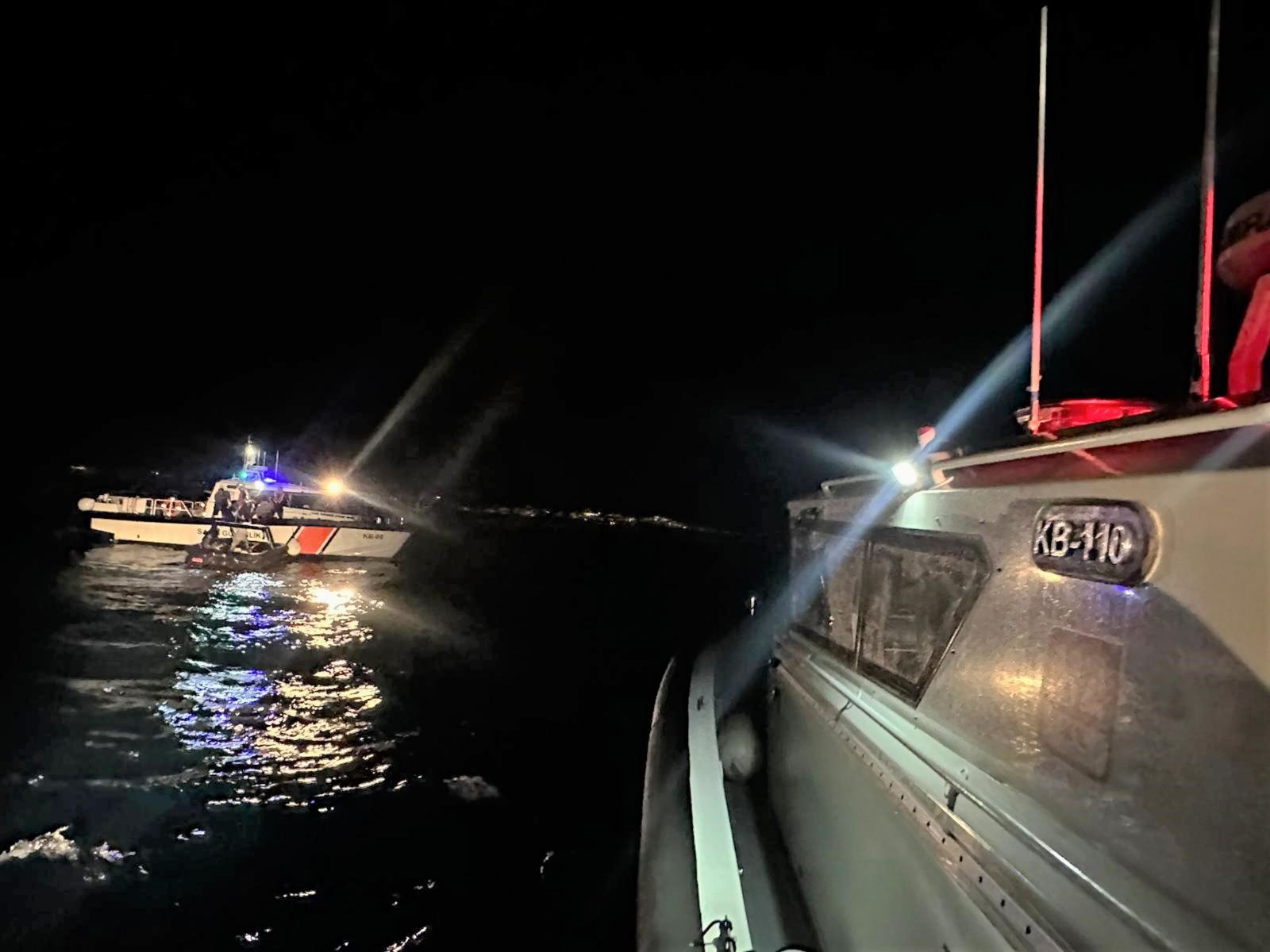 İzmir'de göçmenlerin botu battı, bir kişi öldü