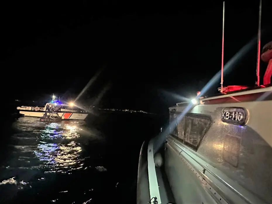 İzmir'de göçmenlerin botu battı, bir kişi öldü