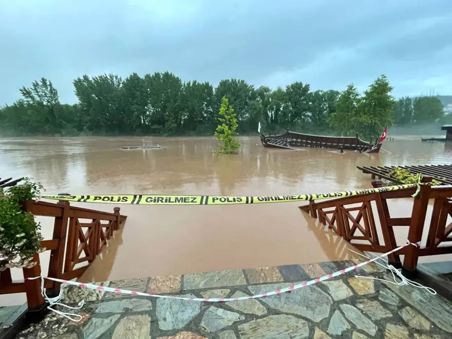 Batı Karadeniz'i yine sel vurdu 72
