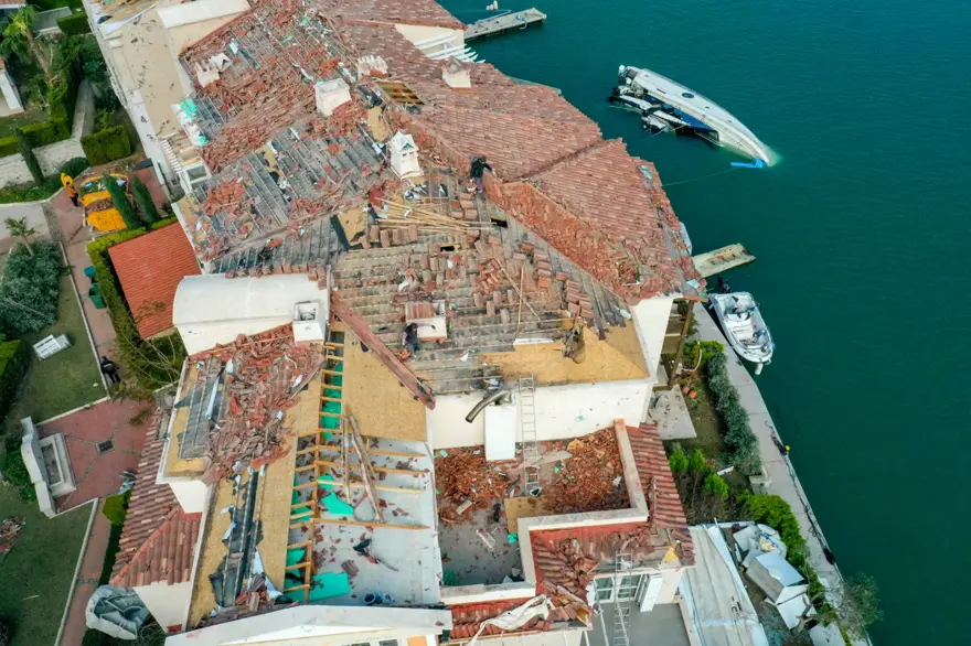 İzmir Çeşme'de hortumun geride bıraktığı hasar için çalışmalar sürüyor 17