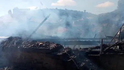 Çankırı'da yangın: 3 ev küle döndü